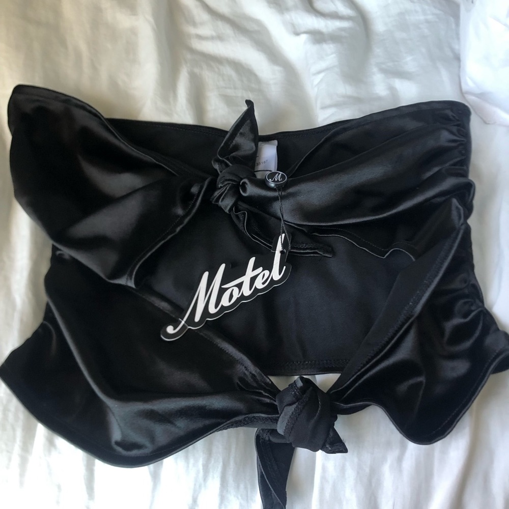 Motel rocks top
